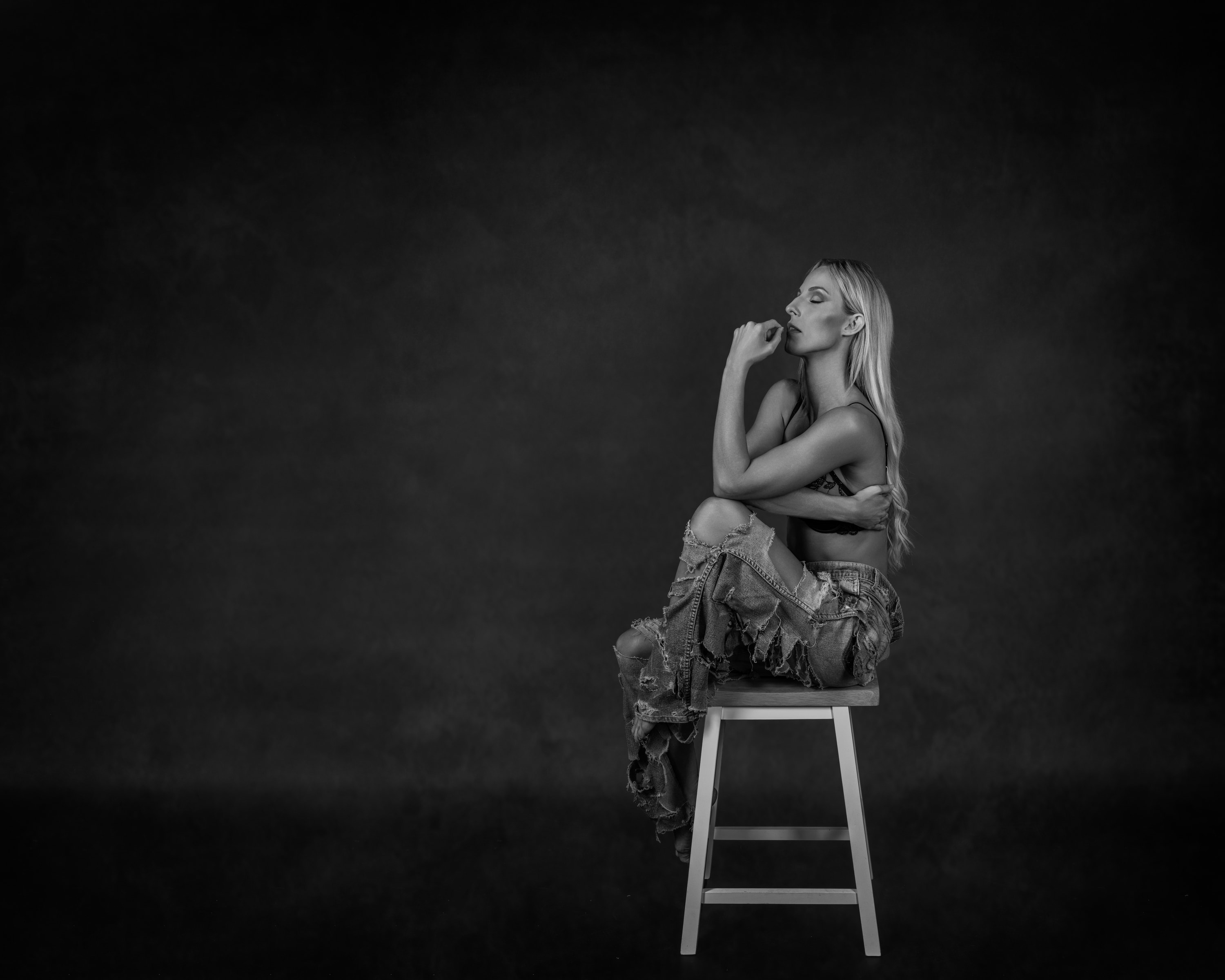Boudoir — dark studio empowering